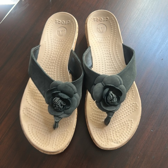 Crocs A Leigh Flower Leather Flip Flop Sandal Cork Platform Wedge Black Size 10 - Picture 11 of 17